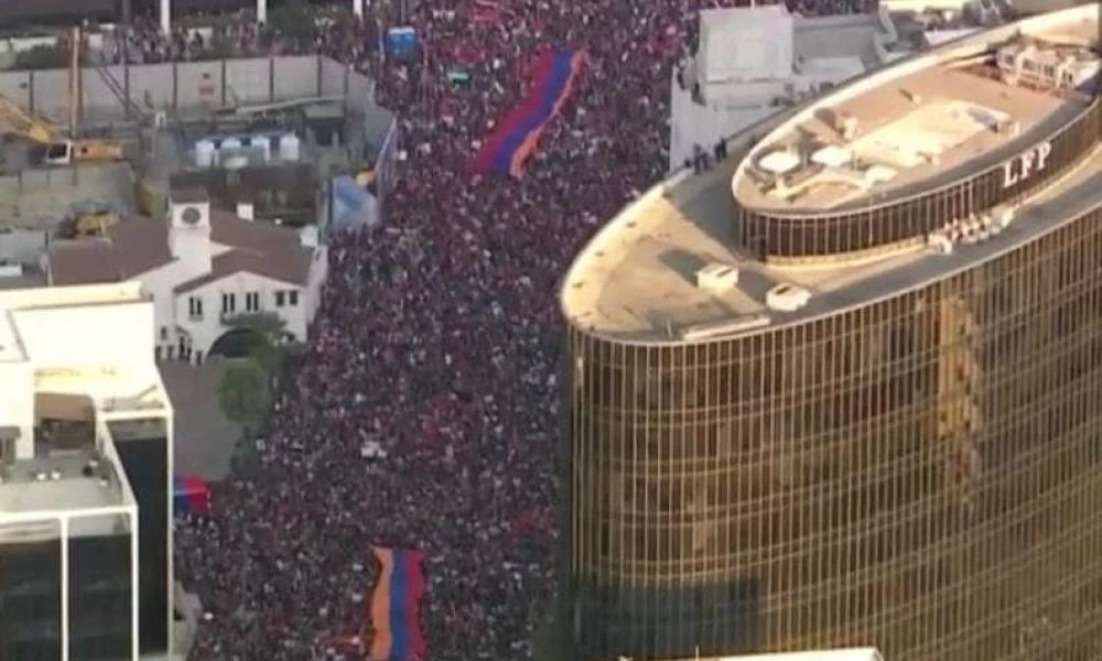 ΗΠΑ: "Πλημύρισε" με Αρμενίους το τουρκικό προξενείο στο Λος Άντζελες